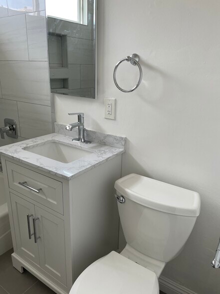 Building Photo - 2215 Mathews Ave