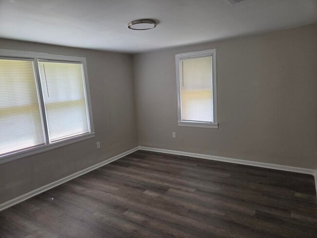 Building Photo - 3152 S Stratford Rd