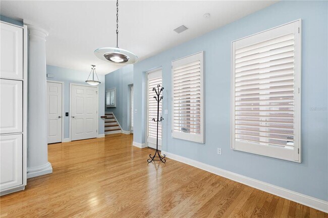 Building Photo - 515 5th Ave NE