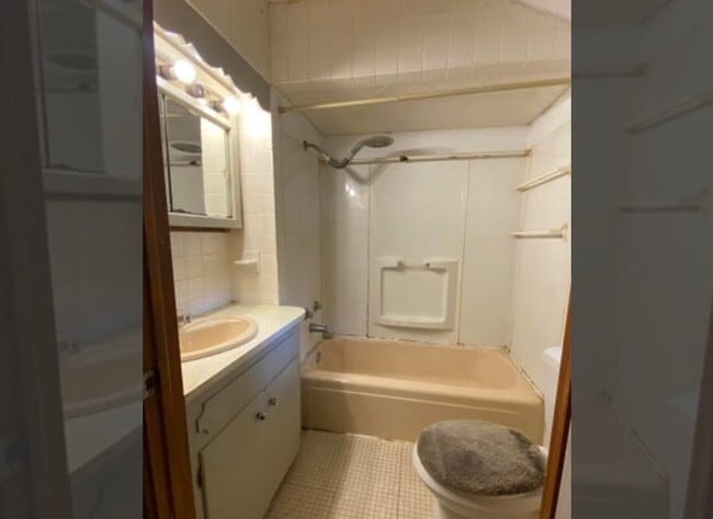 Building Photo - 314 Excelsior St