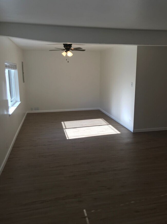 Building Photo - Updated 3 Bedroom 2 Bathroom Home in Paradise!