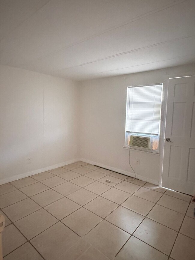 Building Photo - 4bed/3bath SFH Rent $1740/month ready May 2026