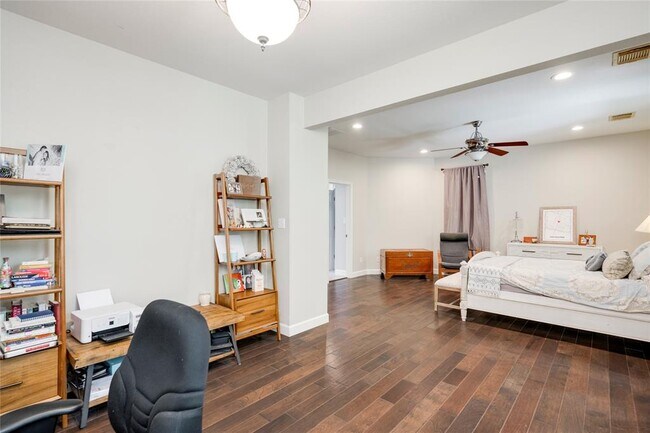 Building Photo - 2729 Kinney Oaks Ct