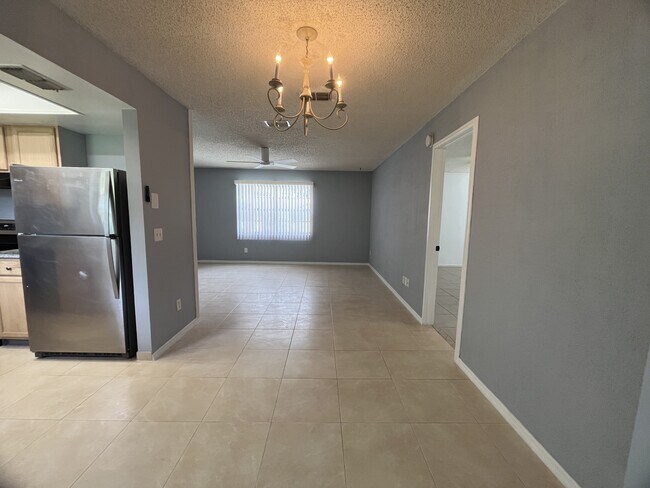 Building Photo - 7628 Rio Pinar Lakes Blvd