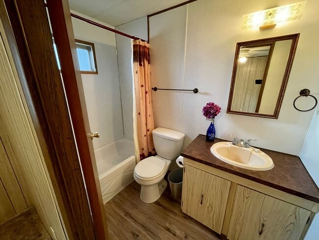 Building Photo - Affordable & Ideally Located 2 Bed 2 Bath ...