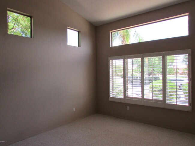 Building Photo - 1346 S Palomino Creek Dr