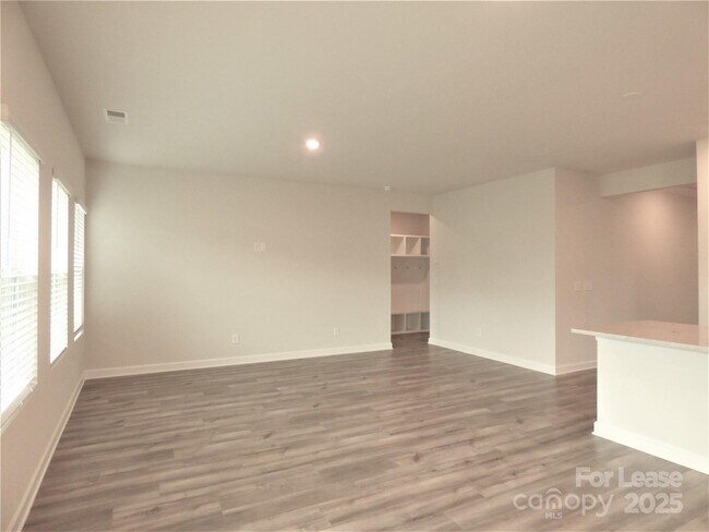 Building Photo - 1057 Red Apple St