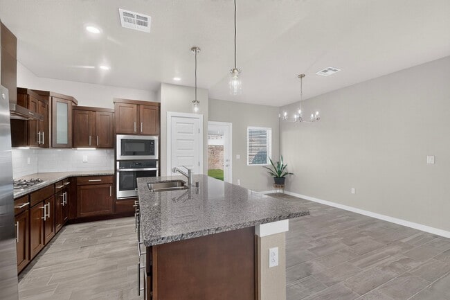 Building Photo - 9930 Isla Pl