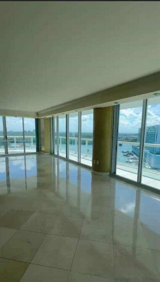 Building Photo - 16500 Collins Ave