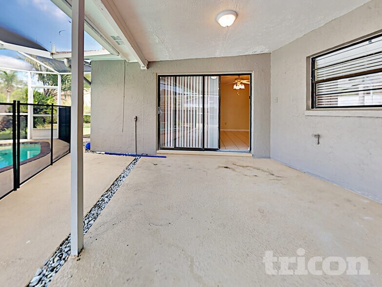 Building Photo - 610 Oakmoss Dr