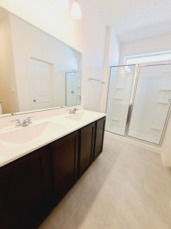 Building Photo - 3 bed 2 bath home in Huning Ranch! Move in Special!