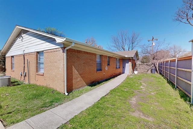 Building Photo - 220 W Union Bower Rd
