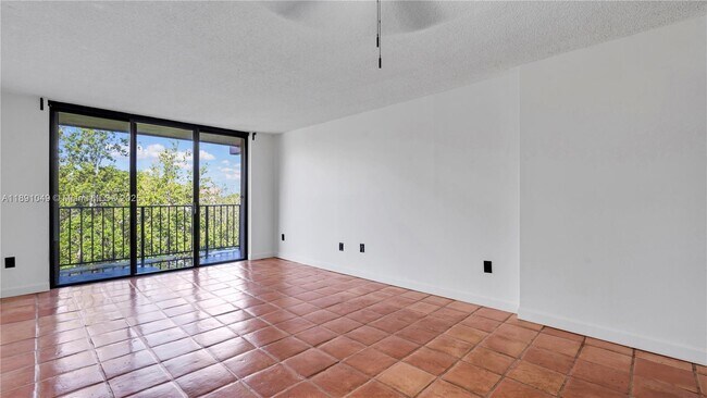 Building Photo - 13000 SW 92nd Ave