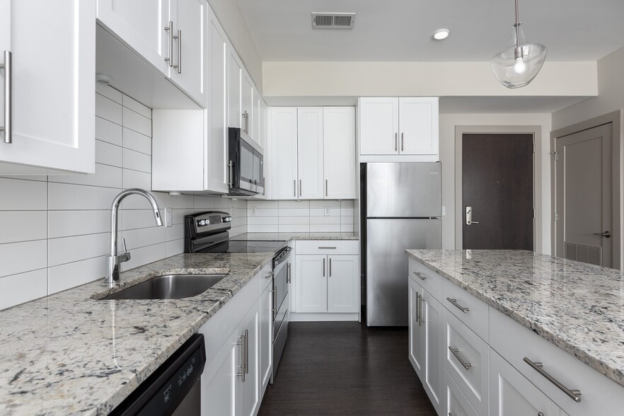 Primary Photo - Hibernia Apartments