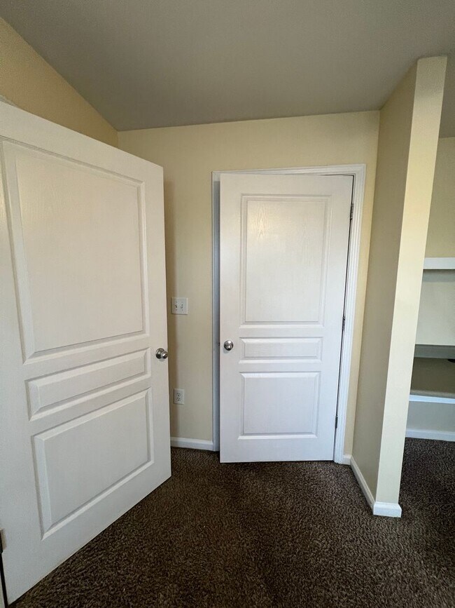 Building Photo - 3720 Spruce Ridge Way