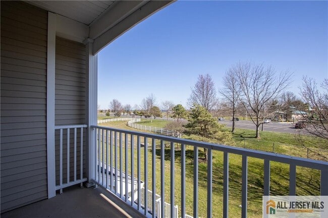 Building Photo - 98 S Shore Dr