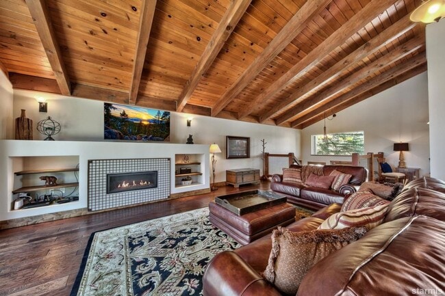 Building Photo - Beautiful pet friendly home with amazing views and private boat dock avail. Now! W/ lots of extra...