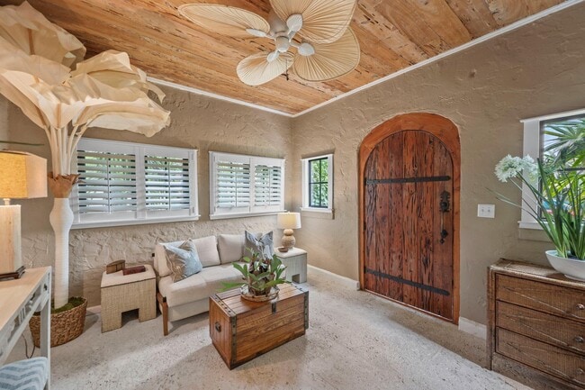 Building Photo - 605 Sunset Rd