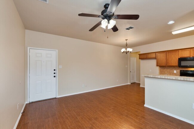 Building Photo - Beautiful 3 Bedroom Townhome located in Lavon,Texas!
