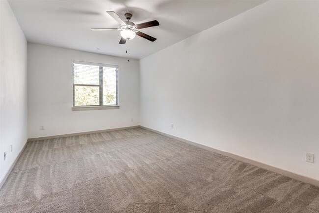 Building Photo - 1423 Lamb Dr