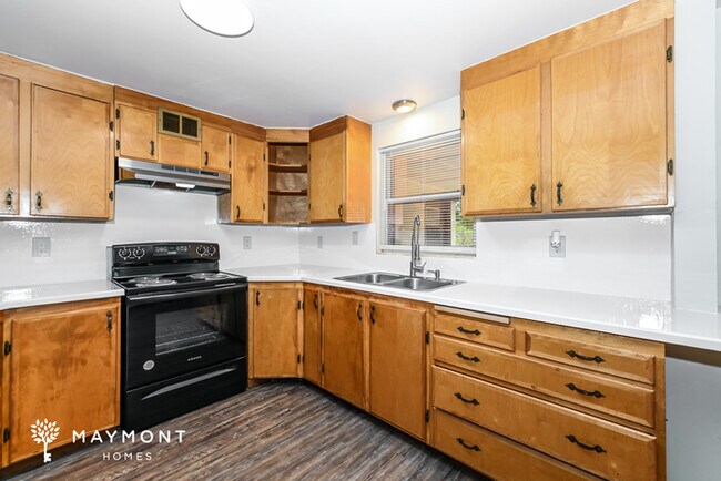 Building Photo - 6009 Verdes Rd