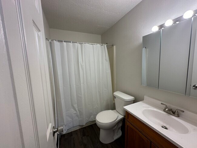 Building Photo - 4451 Vasey Ave