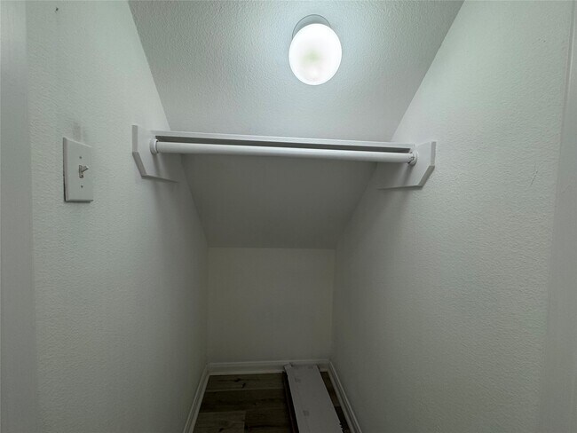 Building Photo - 11811 Madison Kendall Ln