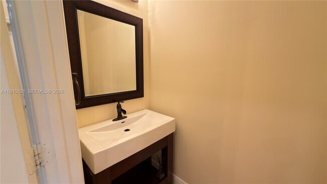 Building Photo - 3887 Tree Top Dr