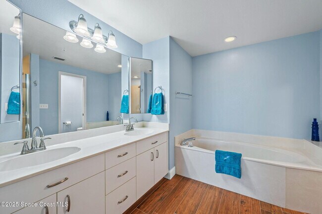 Building Photo - 8700 Ridgewood Ave