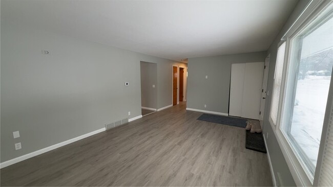 Building Photo - 198 Skycrest Dr