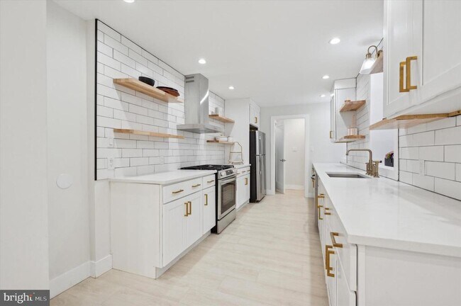 Primary Photo - 2425 Turner St