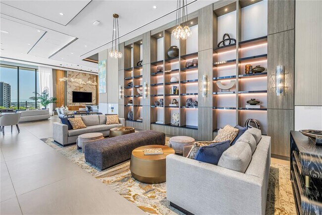 Building Photo - 275 1st Ave S