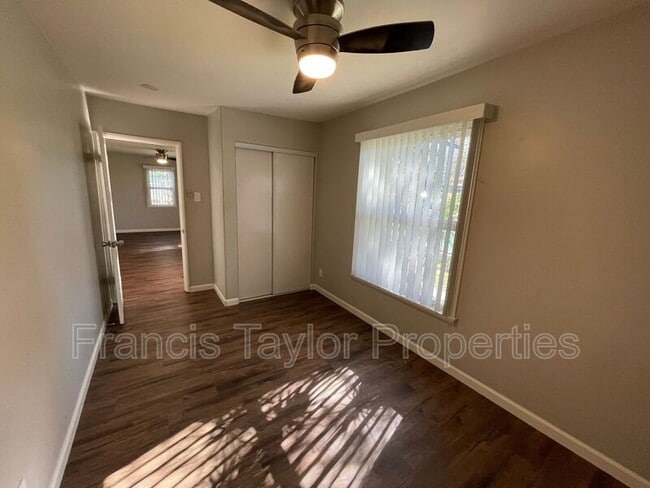 Building Photo - 218 W 8th Ave