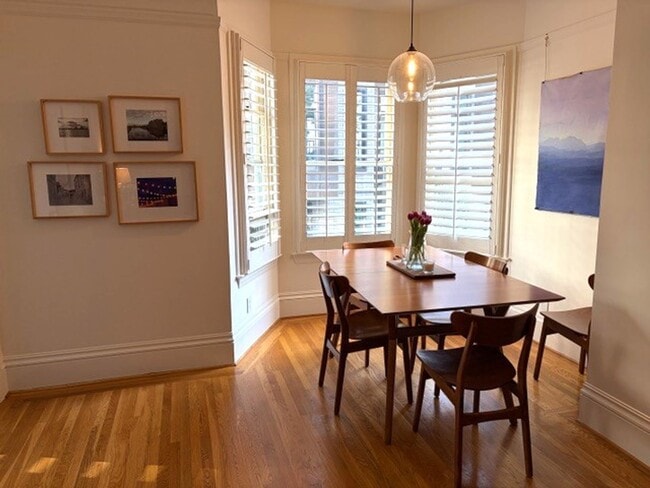 Building Photo - COMING SOON!  Stunning 2 Bedroom, 1 Bath, Washer/Dryer in Unit/ AMSI M. Couture