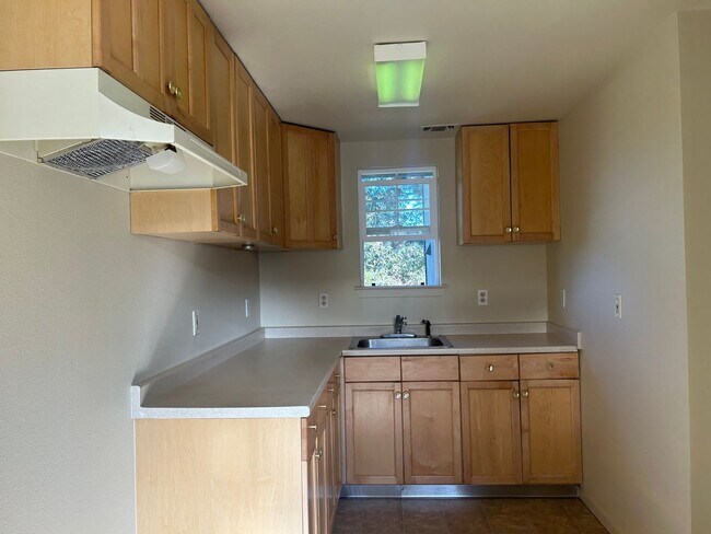 Building Photo - Camino 2/2 cottage $1625