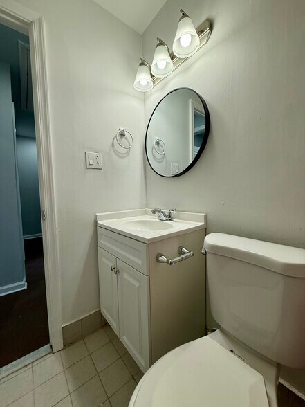 Building Photo - 238 Stevenson Sq