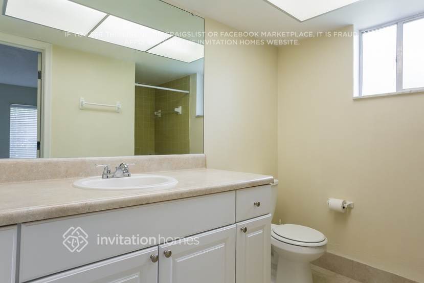 Building Photo - 10431 NW 20th Ct