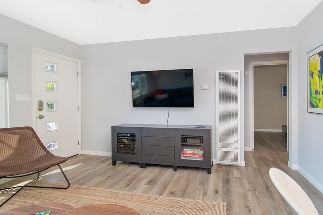 Building Photo - Cozy remodeled 2 beds 1 bath apt in Point Loma