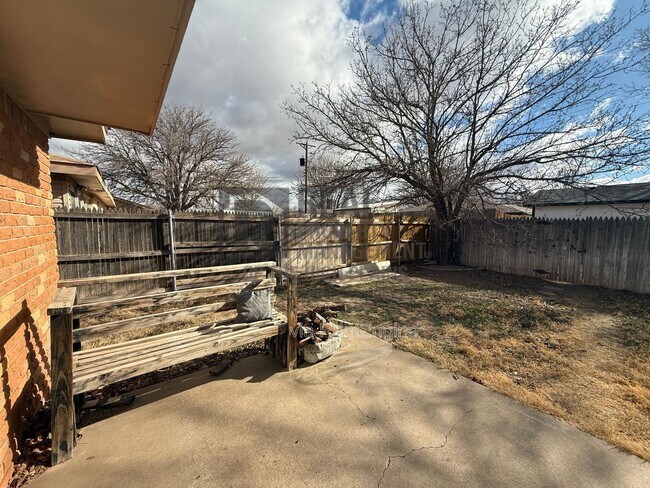 Building Photo - 5133 Kirk Dr