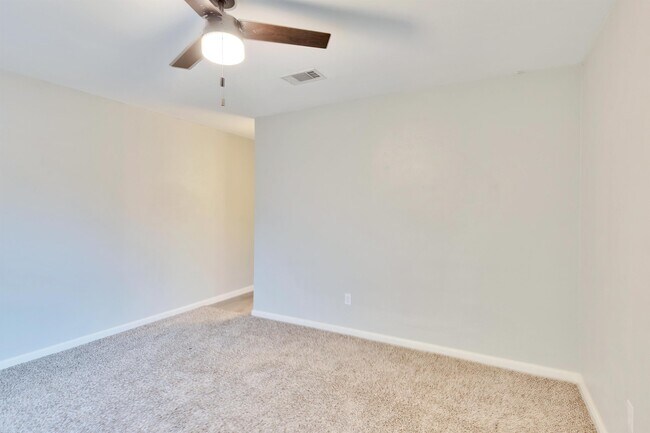 Building Photo - 2203 E Stassney Ln