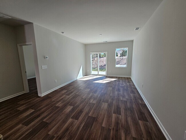 Building Photo - 2033 Northwest Dr