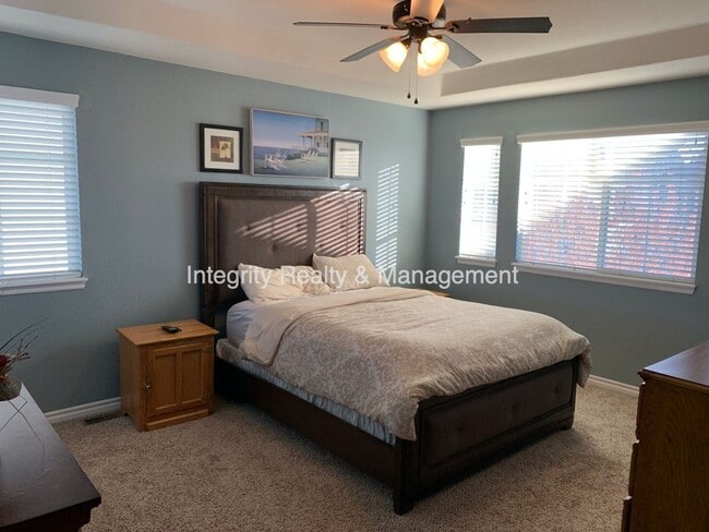 Building Photo - 3025 Redhaven Way