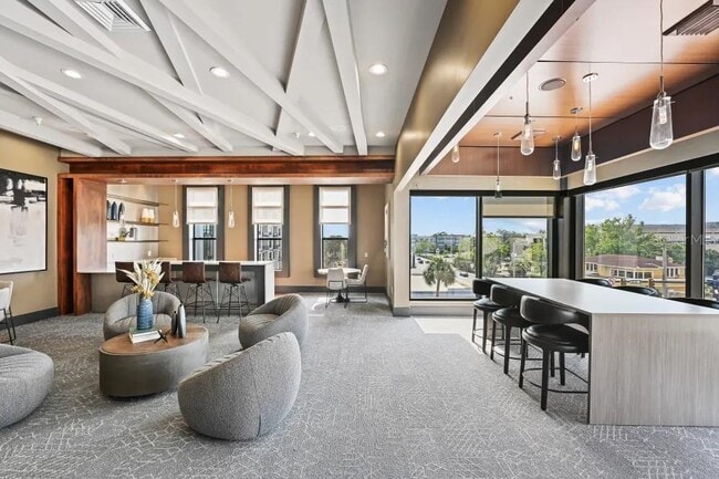 Building Photo - 776 N Orange Ave