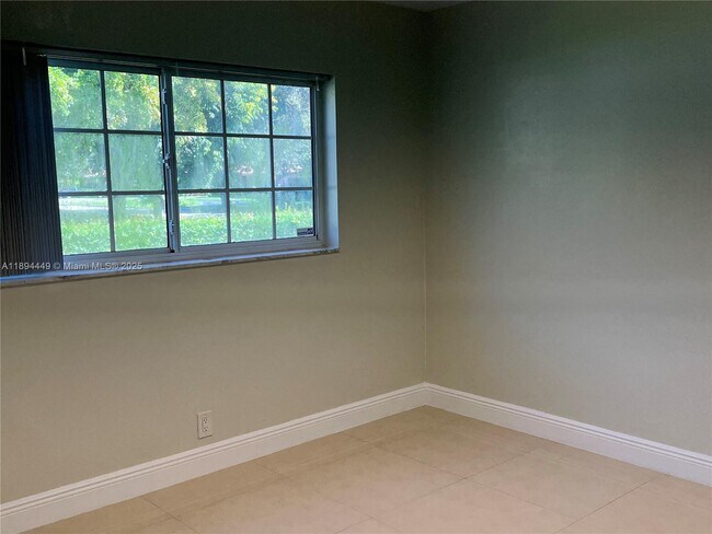 Building Photo - 2510 NW 116th Terrace