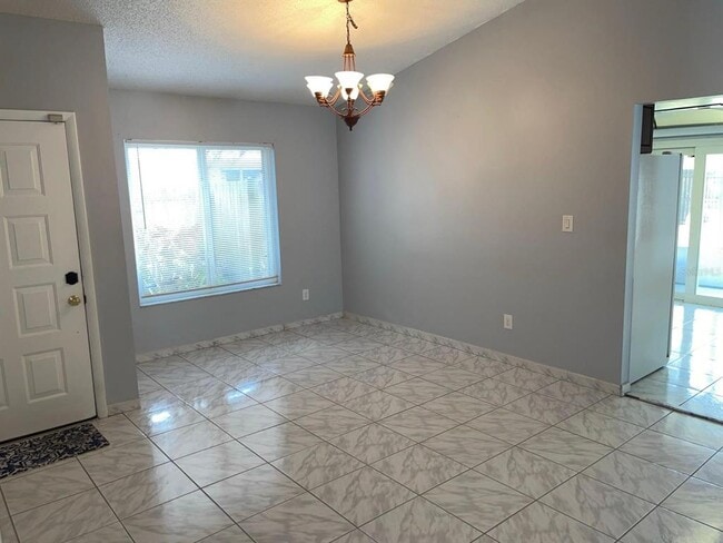 Building Photo - 1392 San Diego Ct