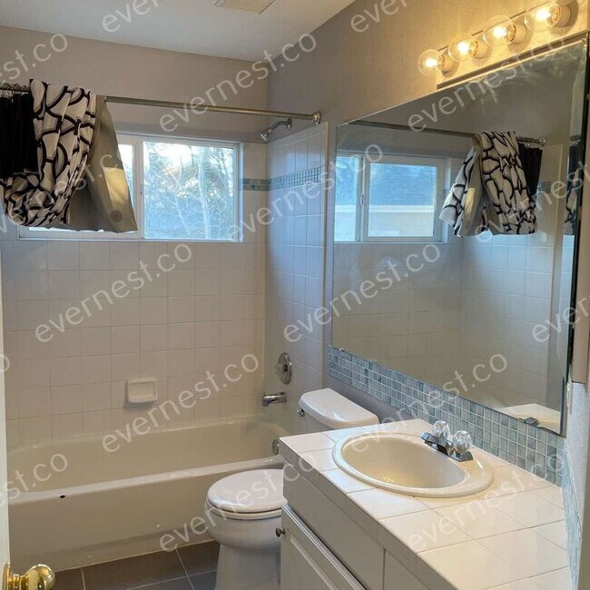 Building Photo - 8956 Goosander Way