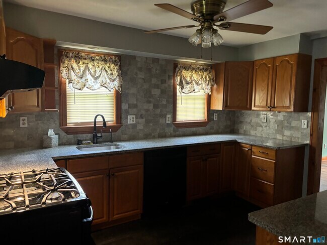 Building Photo - 324 Wheelers Farm Rd