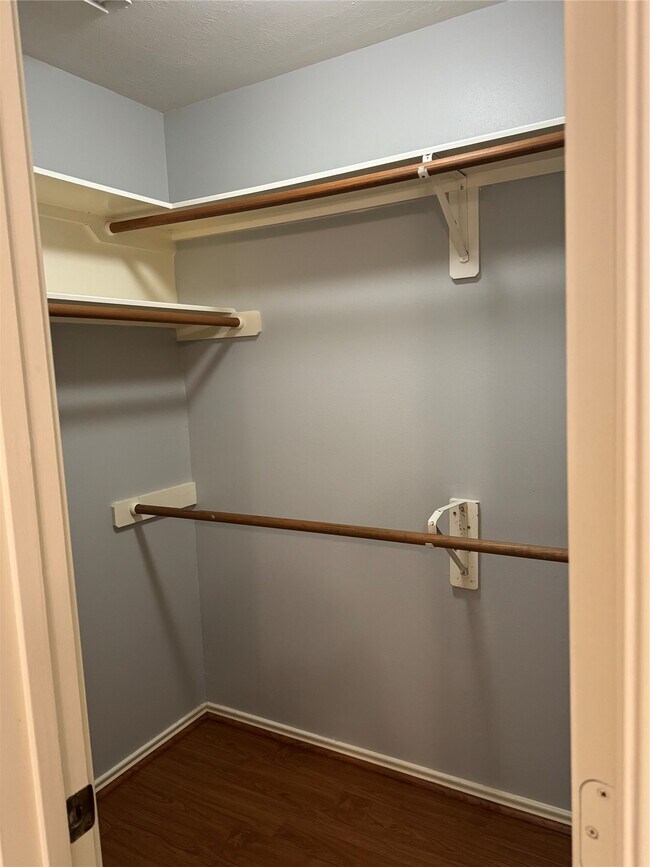 Building Photo - 226 S Walden Elms Cir