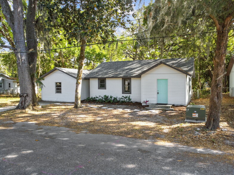 Primary Photo - 5710 Kenwood Ave