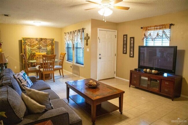 Building Photo - 811 E Stonegate Dr